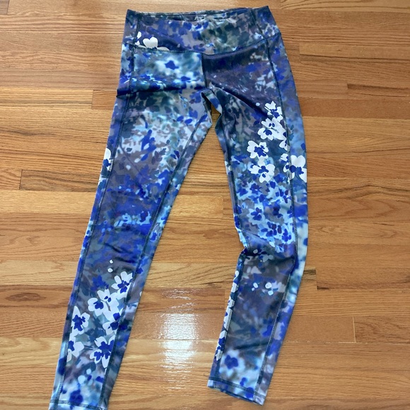 FLORAL WORKOUT LEGGINGS SIZE MEDIUM - Picture 1 of 7